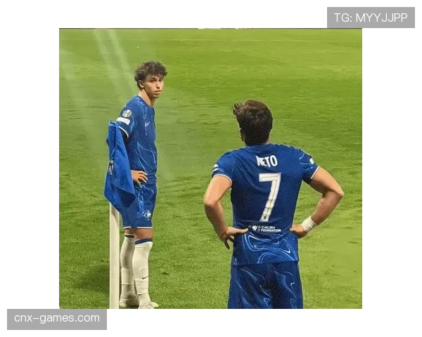 菲利克斯今天又穿得跟豪门少爷，是我想多了还是他真的不是普通足球员？